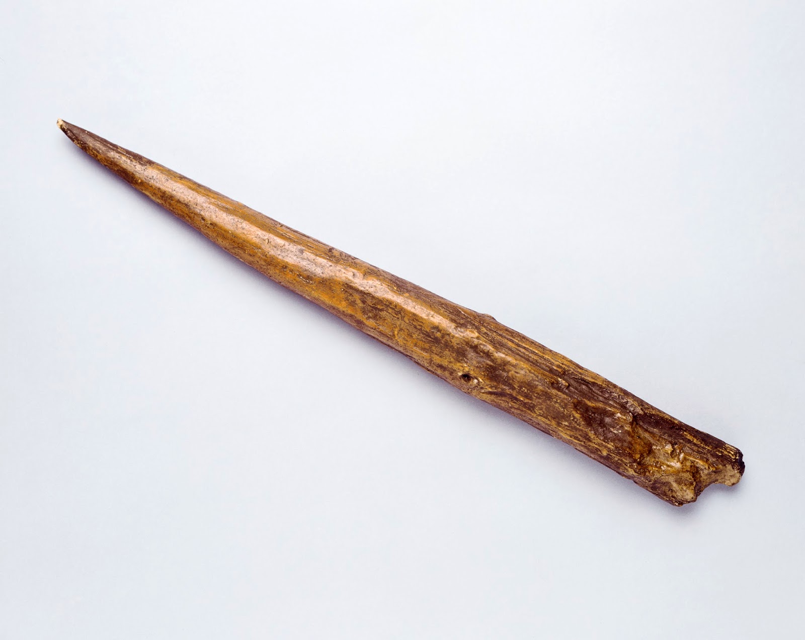 Деревянное копье с каменным наконечником